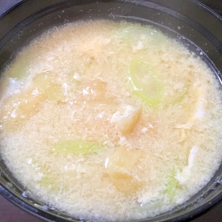 葉玉ねぎと油揚げのかき玉汁